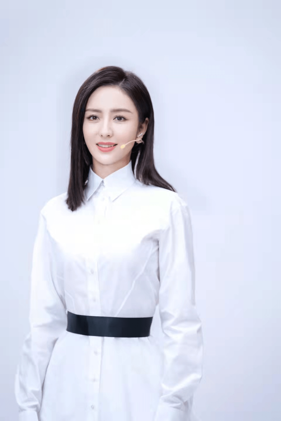 原创佟丽娅担任中国棉花大使穿白衬衫优雅又高级单身后气质更惊艳