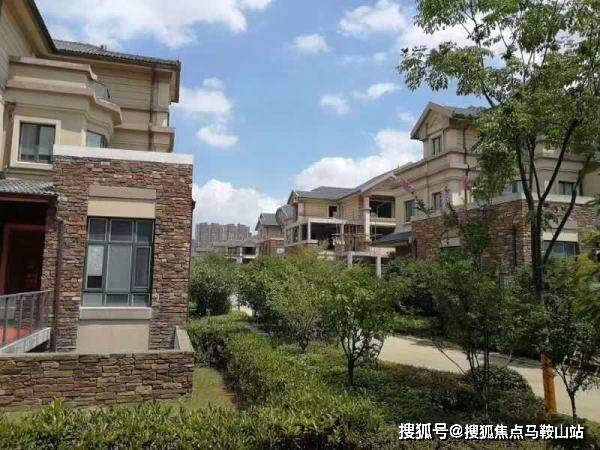 【官方售楼处】南京龙山湖花园别墅【买房送车位_看房要选对】
