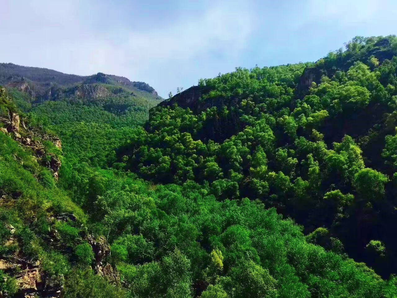 陰山,曾在山頂建造行宮,遂將這座挺拔的高山叫