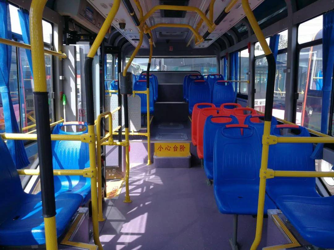 大巴为何设计得那么高?原来……_车厢