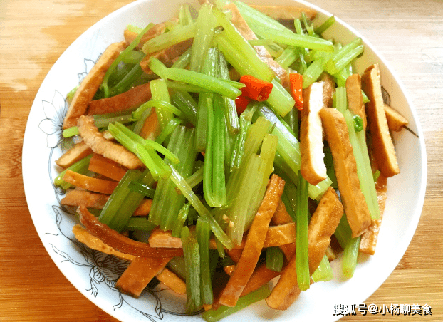 芹菜肉丝炒豆干 8c79321b3a0d436ea98684dec40b0fb4.png
