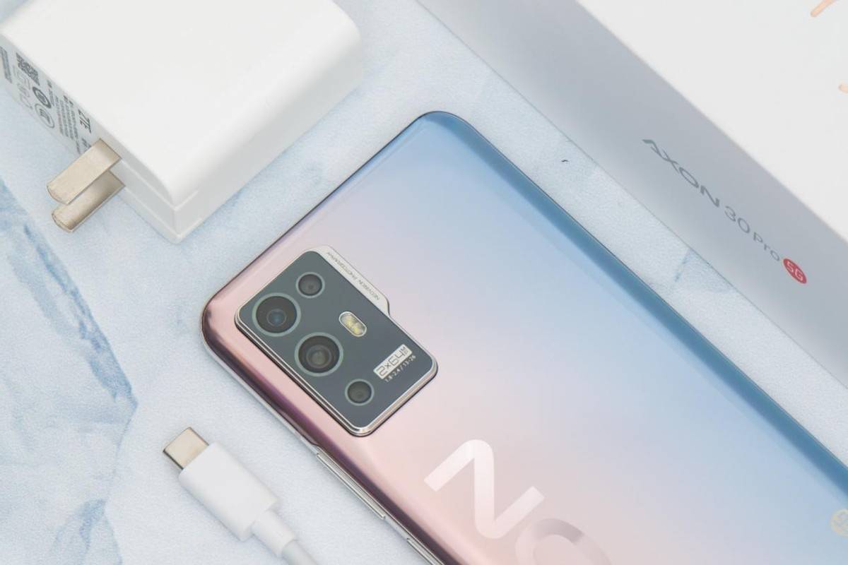 中兴axon30pro给我们示范了一次如何突出重围