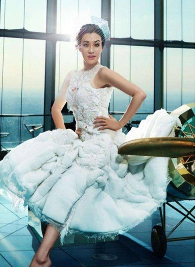 网络|钟丽缇瘦太多了，瓜子脸瘦成“锥子脸”，脸比女儿还要小