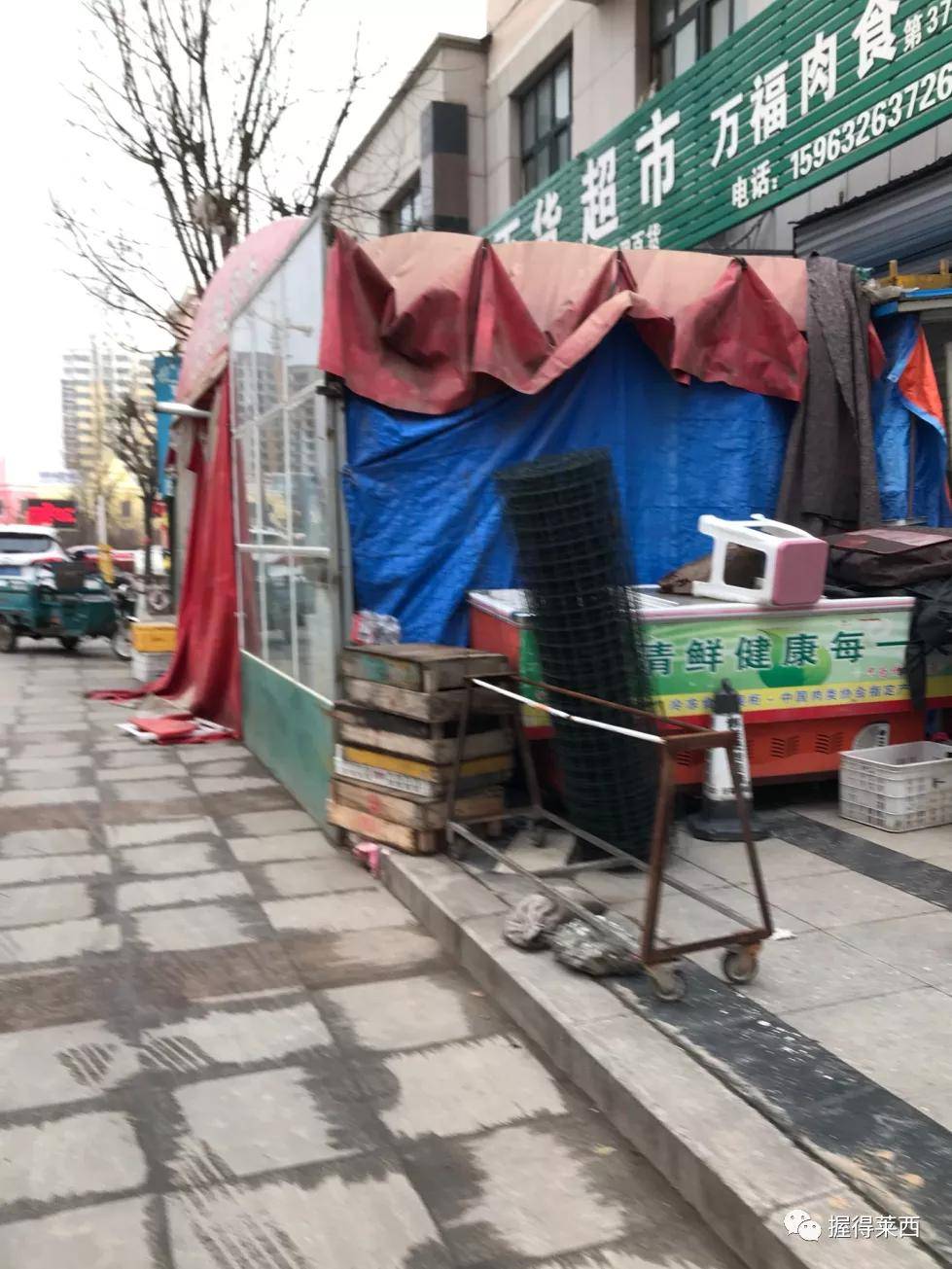 南大门一进门往北走20米路东侧,1,天猫小店(惠多源超市店)占路经营