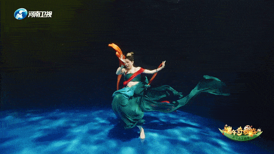河南卫视洛神舞爆红打磨两个月泡在水下26小时拍出美到词穷