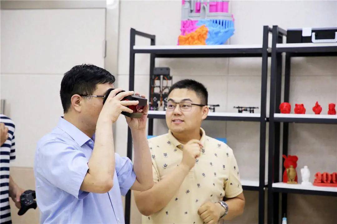 课程|河南郑州航空港实验区和郑州人工智能研究院领导到贝思特实验学校指导
