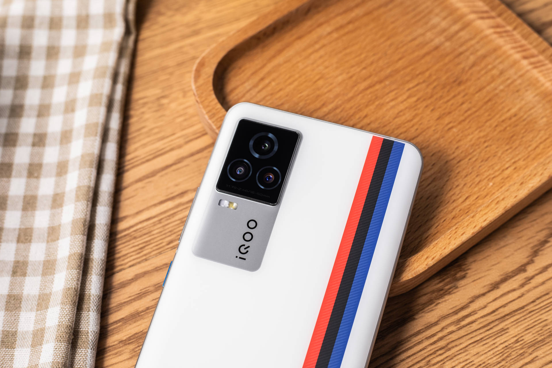 首选|三双配置领衔，iQOO 7综合体验成3K价位首选