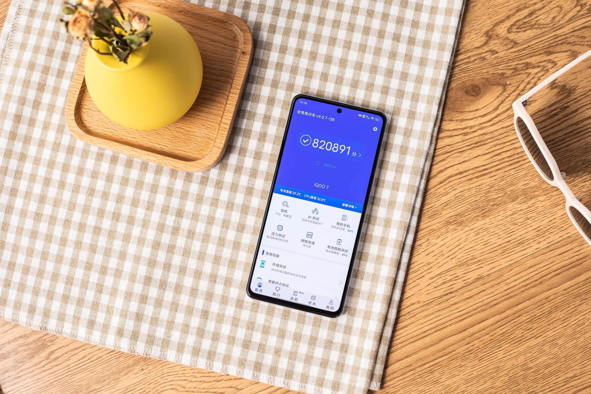 首选|三双配置领衔，iQOO 7综合体验成3K价位首选