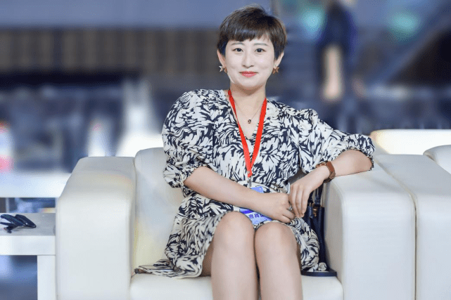 电竞总经理李辉,山东商报总编辑李杰,星宏集群执行总裁李韶华以及湖南