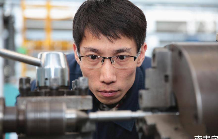 原创他从技校毕业,从事"车工"20余年,如今成"大国工匠"日薪40万