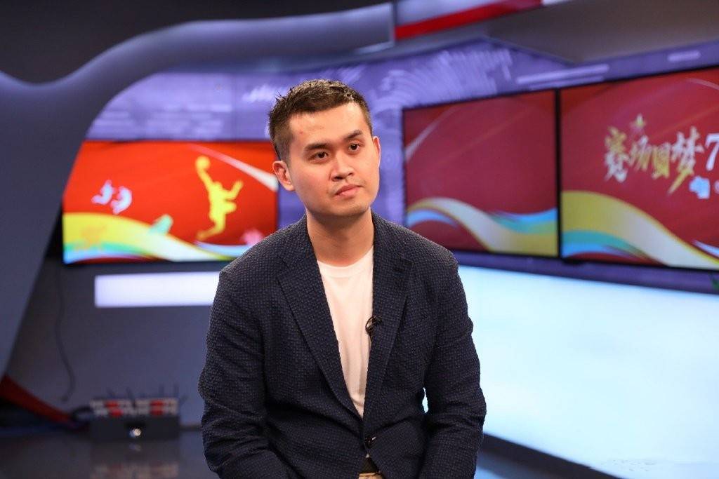 王天一大师虽然履历豪华,但从他在快手的简介来看,网友吐槽他是老