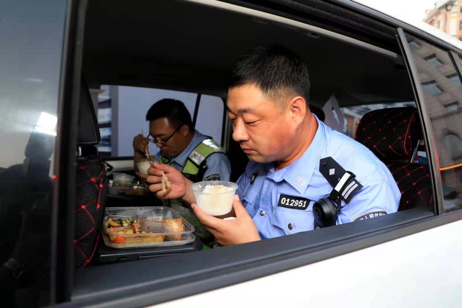 护航端午!冰城交警昼夜坚守保畅通