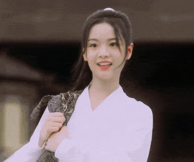 而李庚希能够在这样一部电视剧里做女主,让李纯,张天爱,王晓晨,孟子