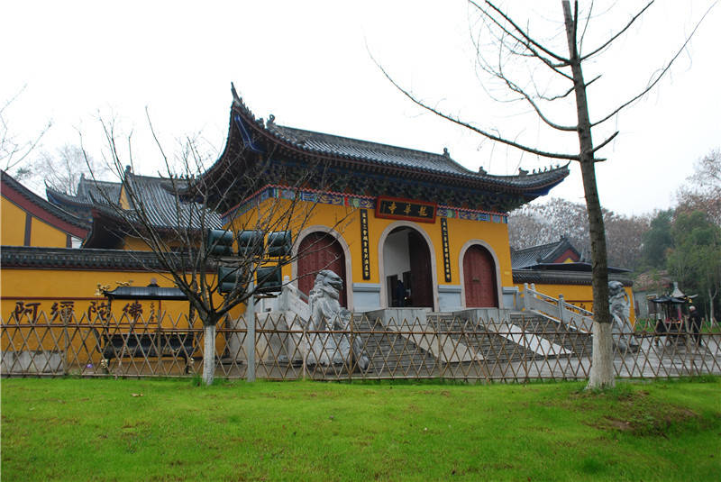 武汉私藏了一座不起眼古寺,从明代流传至今,就在蛇山南边_龙华寺