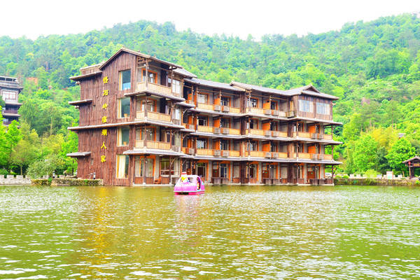 南昌怪石岭上建了一条"长城",却只能称为"观光长廊",这是为啥