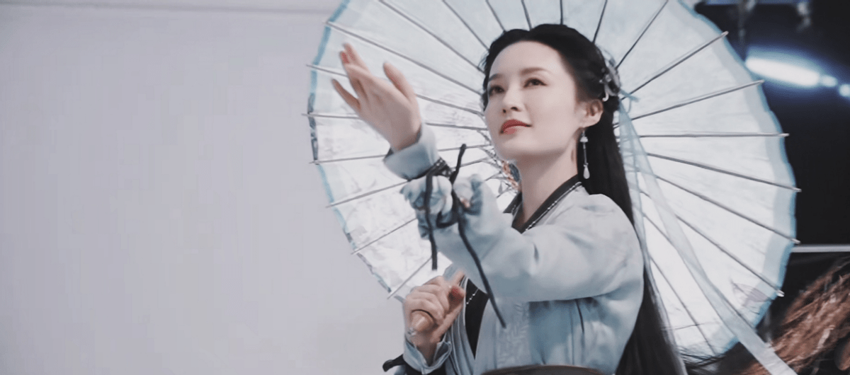 李沁首次代言游戏拍摄花絮上热搜网友姐姐美貌鲨我