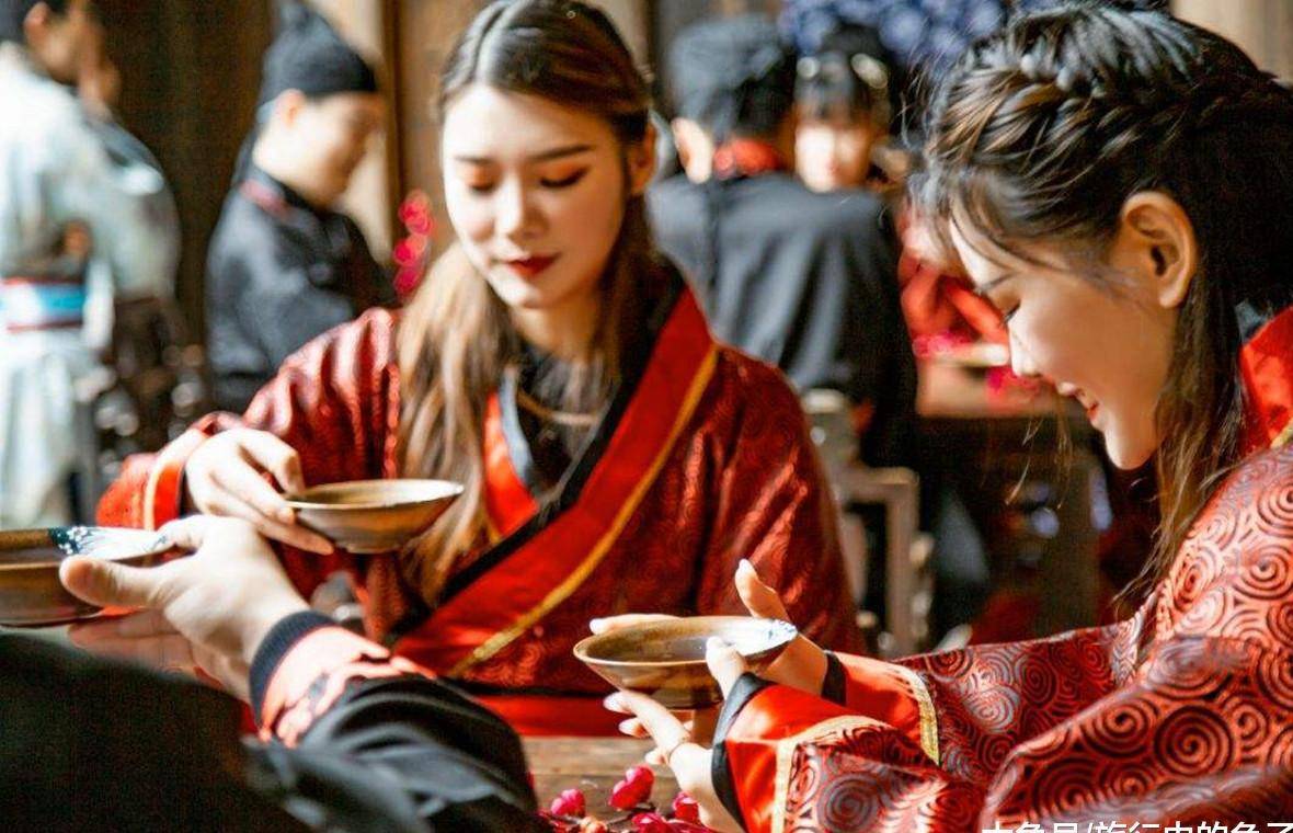 原创不穿汉服不得进入的景点不仅要买门票还得买衣服