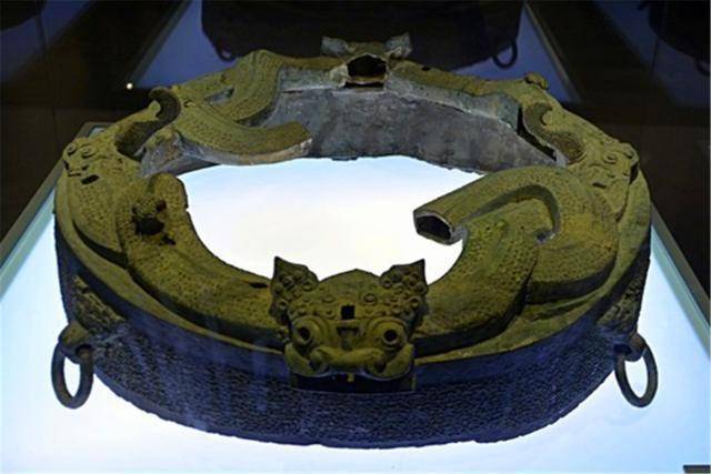 专家在安徽古墓发现一件残缺文物因上面一个字竟然成一级国宝