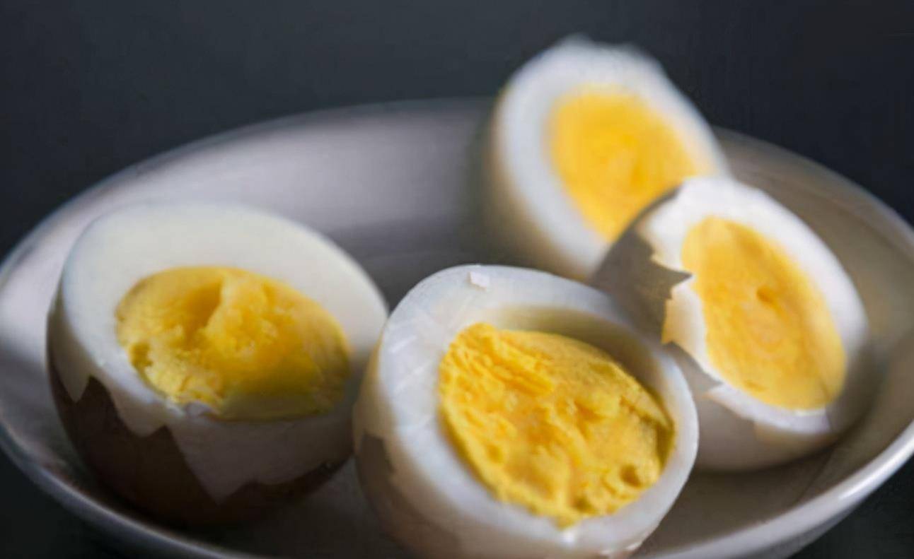 梦见打开鸡蛋好多蛋黄 梦见一个鸡蛋好多蛋黄