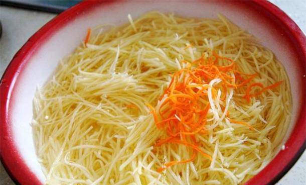 土豆丝胡萝卜丝炒蛋 38429af0cf2e49f59e194507d841a716.jpeg