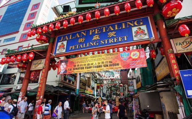 茨厂街落在吉隆坡老街闹市中,相较于其他国家的唐人街的占地面积和