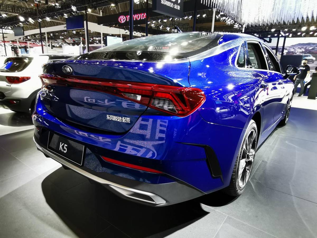 悦达起亚k5车展实拍简评帅气有给力配置也很丰富