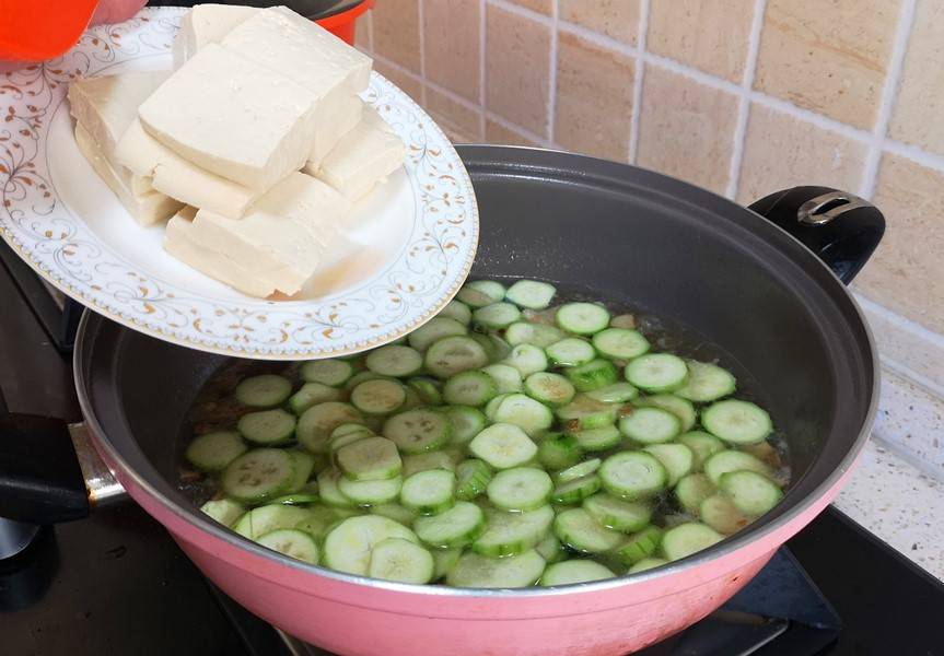 丝瓜配什么煮汤好喝 c4c6ac40f9024b77bb583ff1e5e15dca.jpeg