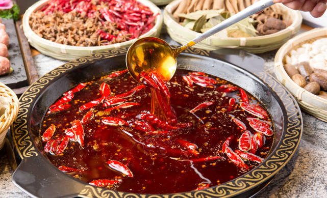 现在有太多人,每天的饮食都是一种无辣不欢的状态,火锅,受到了前所