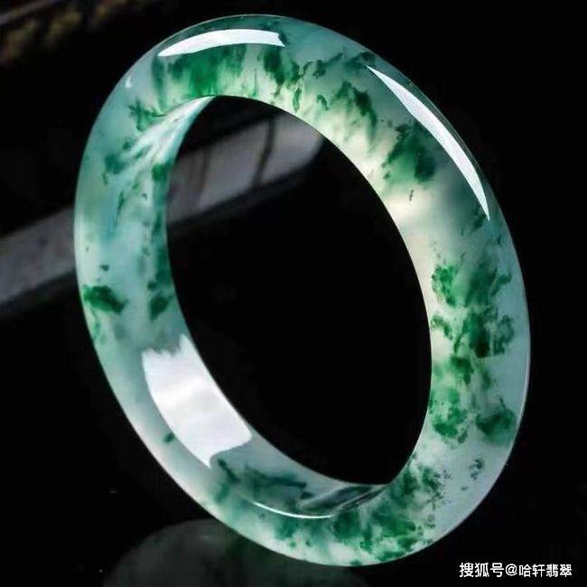 本是垫脚石的段家玉,成了宋庆龄的挚爱手镯,如今价值过亿!