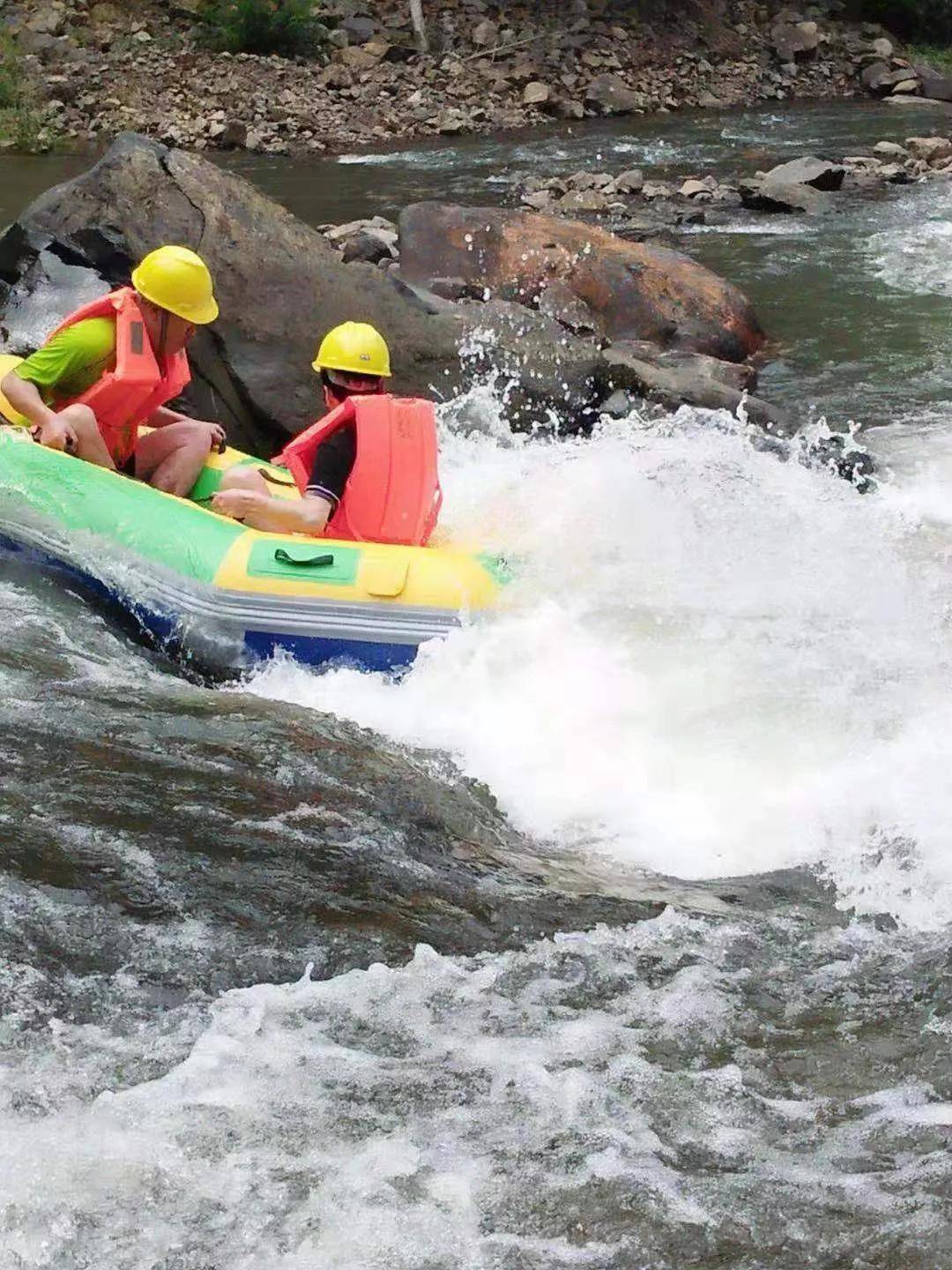 福建天气炎热龙岩漳平龙孝岩漂流欢迎你