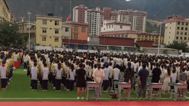 四川省巴塘县中学校园文化艺术节隆重举行