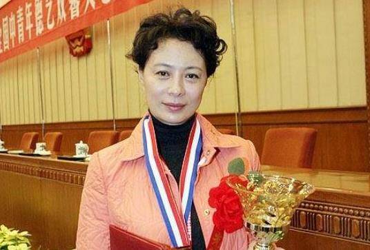 更是凭借《昆仑女神》获得飞天奖,"《任长霞》的播出使刘佳的事业达到