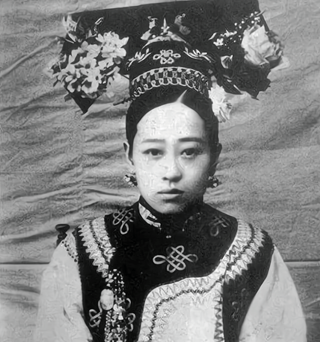 溜须拍马的技术也是一流,同时还写得一手好字,深得慈禧太后的喜爱