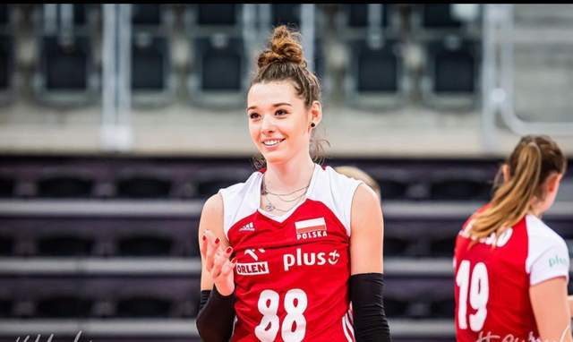 波兰00后美女主攻人气直逼张常宁,球迷:中国女排联赛该请她加盟