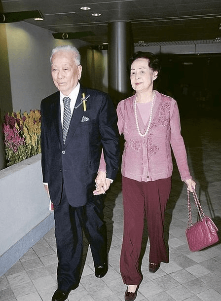 原创许家世世代代用情专一谁知在他身上竟破了例桃花运挡都挡不住