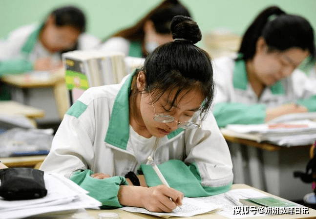 985大学排行_中国大学按毕业生工资排名,比985/211赚钱的大学原来这么多!