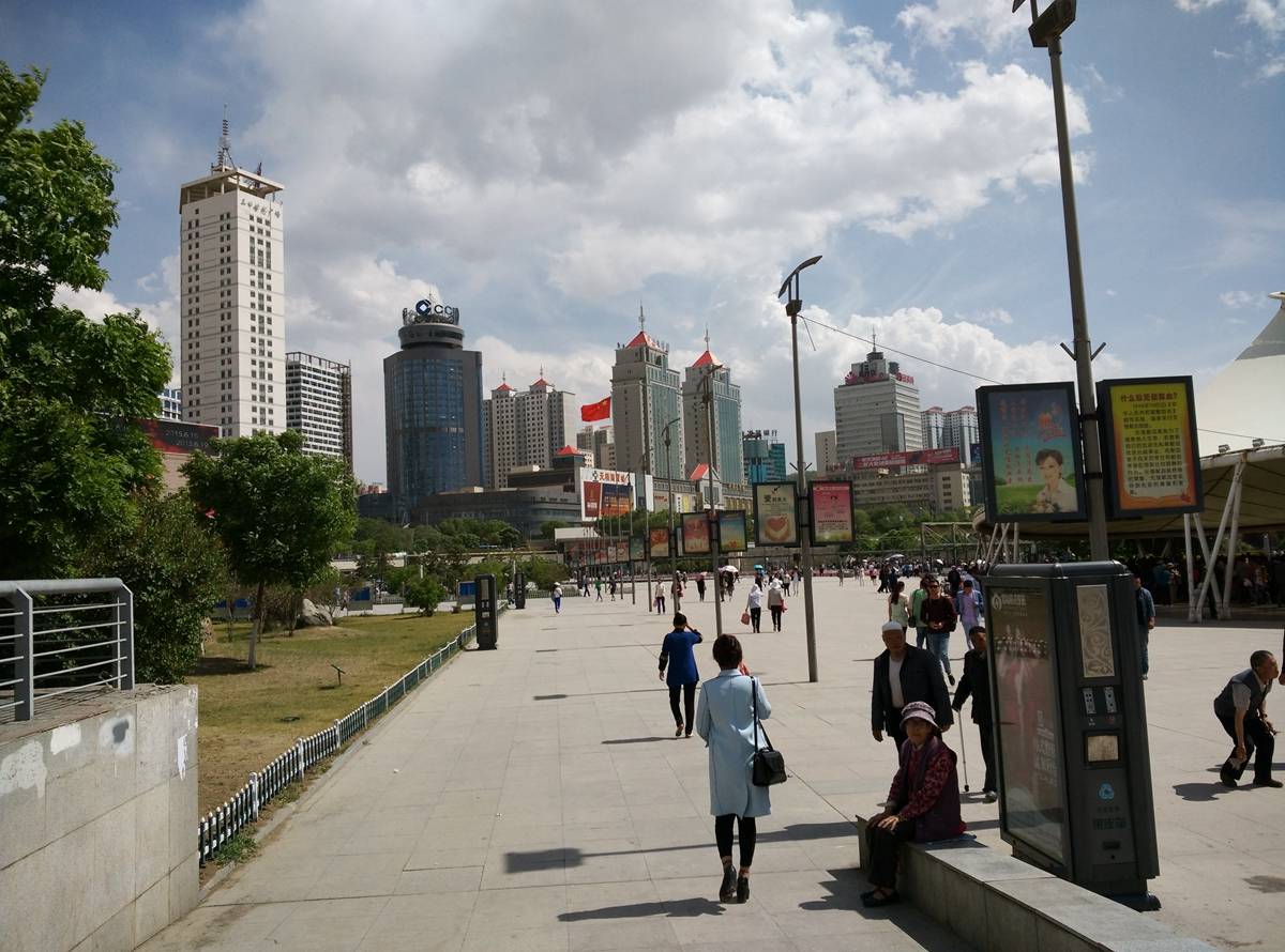 西宁是天路起点,中国优秀旅游城市,一座带你驶向青藏铁路绝色之旅的