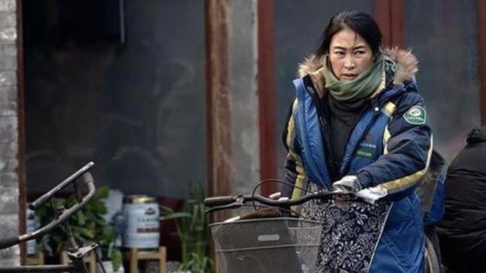 《向往5》嘉宾梁静到底是什么人物?与小辈一起唱唱跳跳,网友:接地气