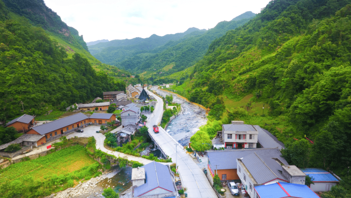 詩畫鄉村美景如畫,石板河裡覓清涼_景區