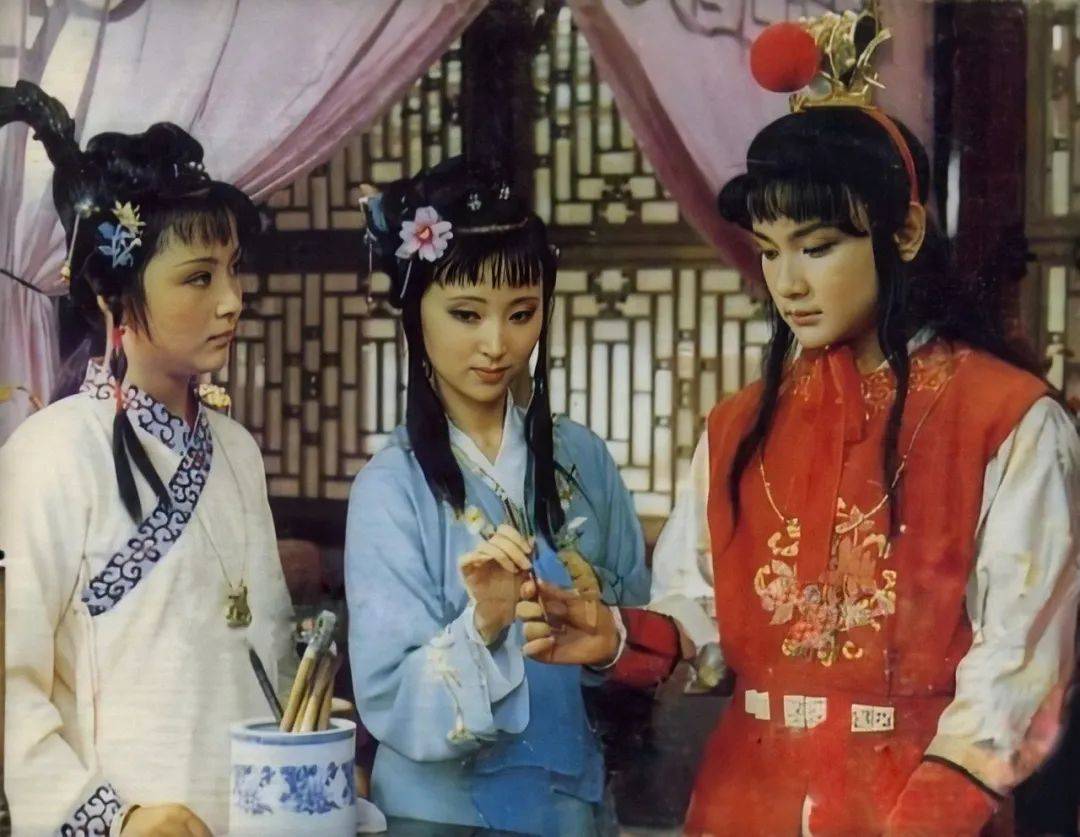 87版红楼梦夏金桂（红楼梦87版贾琏扮演者）