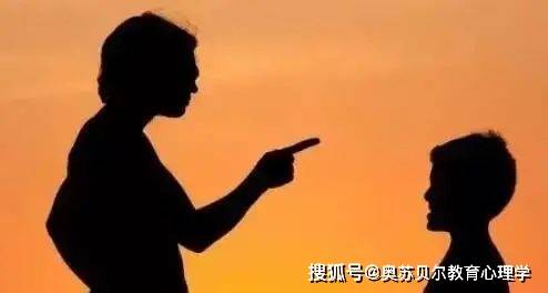 梦见男友和以前追他的女孩在一起，梦境背后的深层含义与心理解析