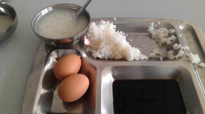 大学生期末能穷到什么地步?吃方便面都太奢侈,爹妈看了真心疼