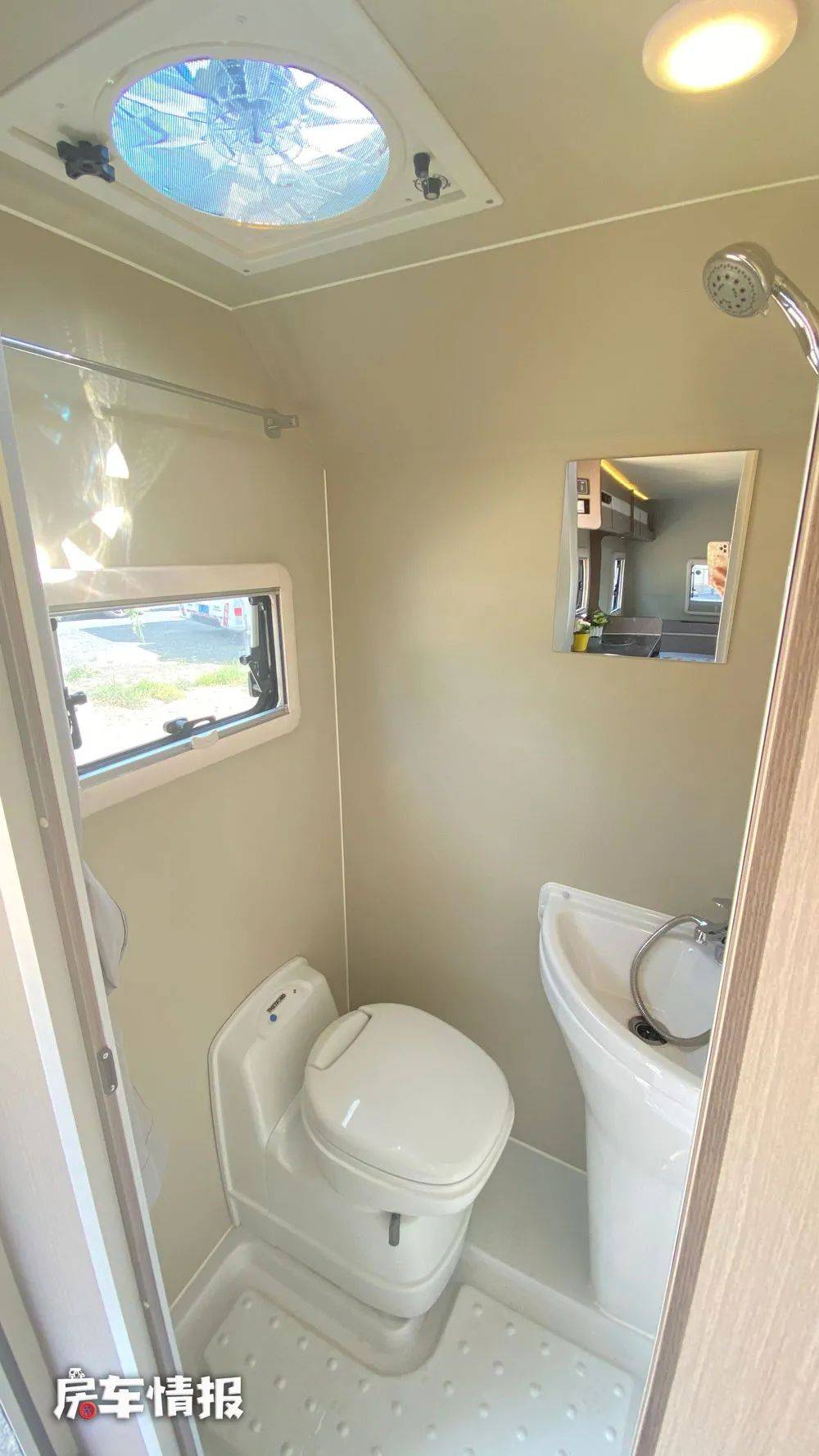 宇通发布新款房车能洗澡做饭3口玩正合适价格仅和飞度差不多