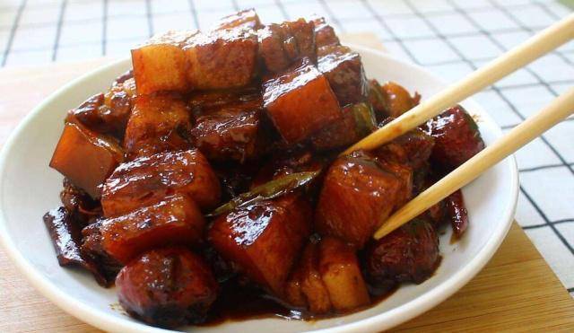 怀孕时想吃红烧肉婆婆不给做,叫了一份外卖,打个电话回来我愣了