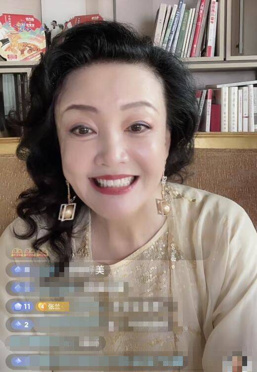 原创张兰烫大卷发穿长裙装阿姨63岁皮肤却焉瘪真实就别装不老了