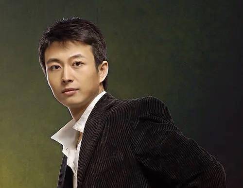 47岁袁立近照臃肿,弃豪门3婚嫁穷诗人,坦言老外不如中国男人_徐威