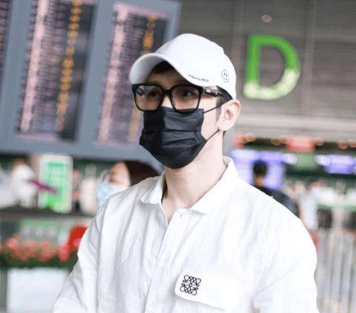 周也最新拍摄路透图 72c2d6c607db484a935f44dba6ac479e.png