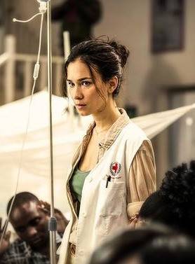 但其实,《战狼2》的原定女主角并不是卢靖姗,而是演员徐嘉雯.