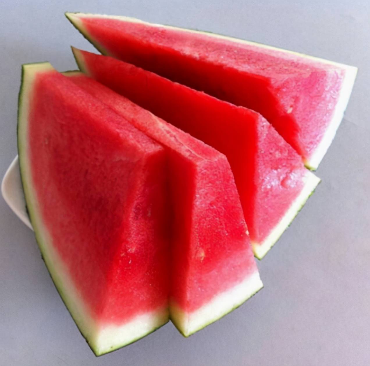 20年前风靡的"黑皮西瓜",为何消失了?瓜贩道出实情:原因有四