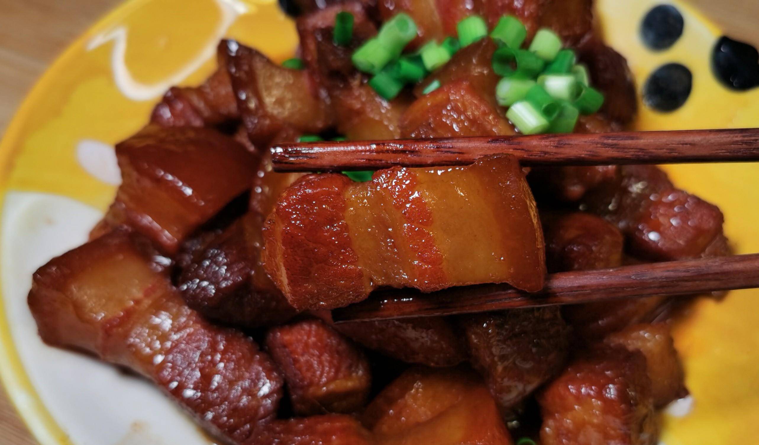 红烧肉怎么做才能色泽鲜亮 6d631a49af9c4bcfafe0ae00c14685e3.jpeg